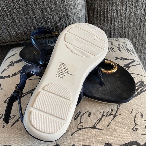 Women’s sandals - Picture 3 of 3